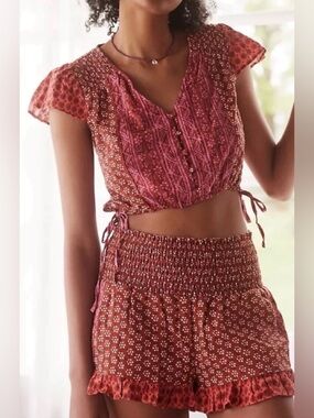 Anthropologie 2 piece set Floral Tie-Hem Crop Top in dark red.